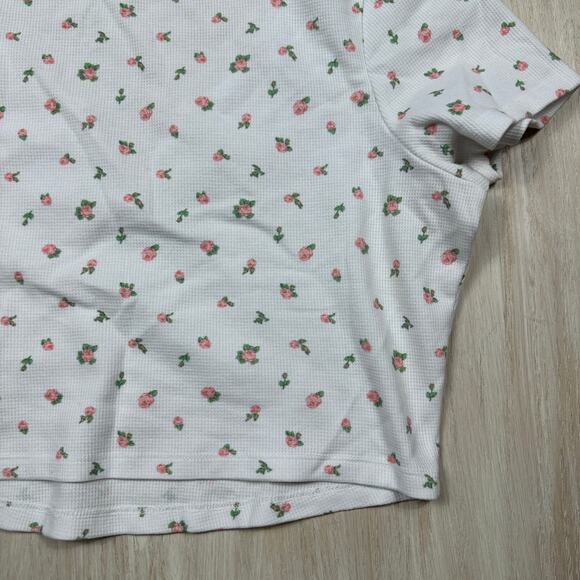 ASOS Design White Strawberry Floral Print Crop Top Short Sleeve V Neck Y2K 12 - Picture 9 of 10